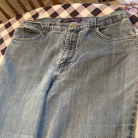 Gloria Vanderbilt Amanda Women's Jeans Size 12 With Embroidered Pockets - Picture 3 of 11